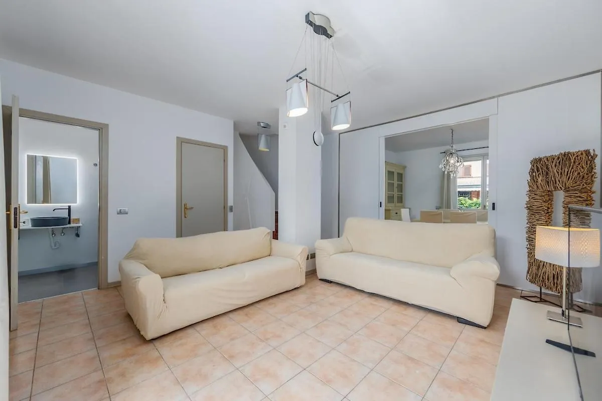 Villa - Free Parking - Garden - Quiet Segrate 0*,  Italien