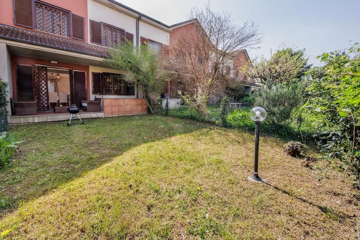 Villa - Free Parking - Garden - Quiet Segrate Italien